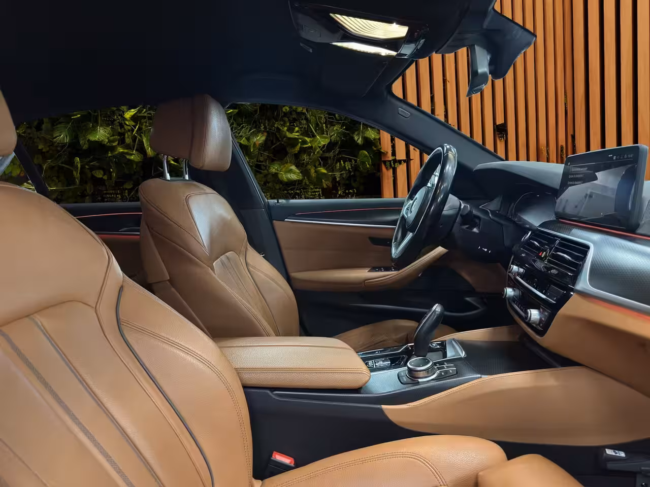 BMW 5-serie 530i Business Edition Plus | M-Pakket | Laser-LED | Camera | CarPlay | Sfeerverlichting |