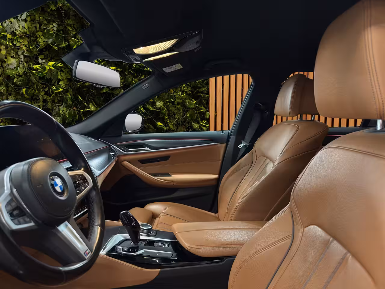 BMW 5-serie 530i Business Edition Plus | M-Pakket | Laser-LED | Camera | CarPlay | Sfeerverlichting |