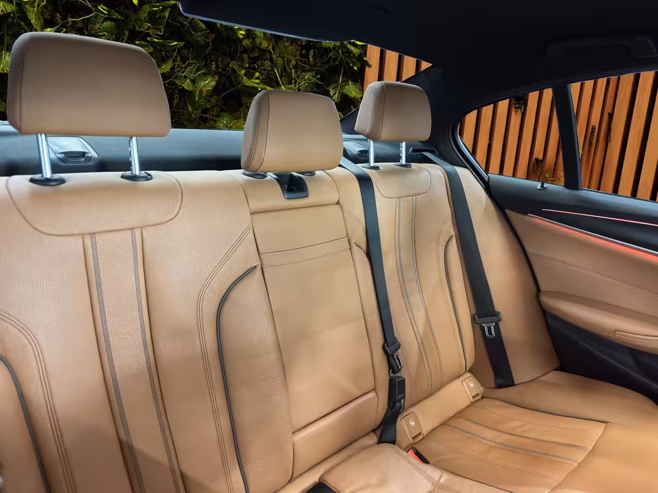 BMW 5-serie 530i Business Edition Plus | M-Pakket | Laser-LED | Camera | CarPlay | Sfeerverlichting |
