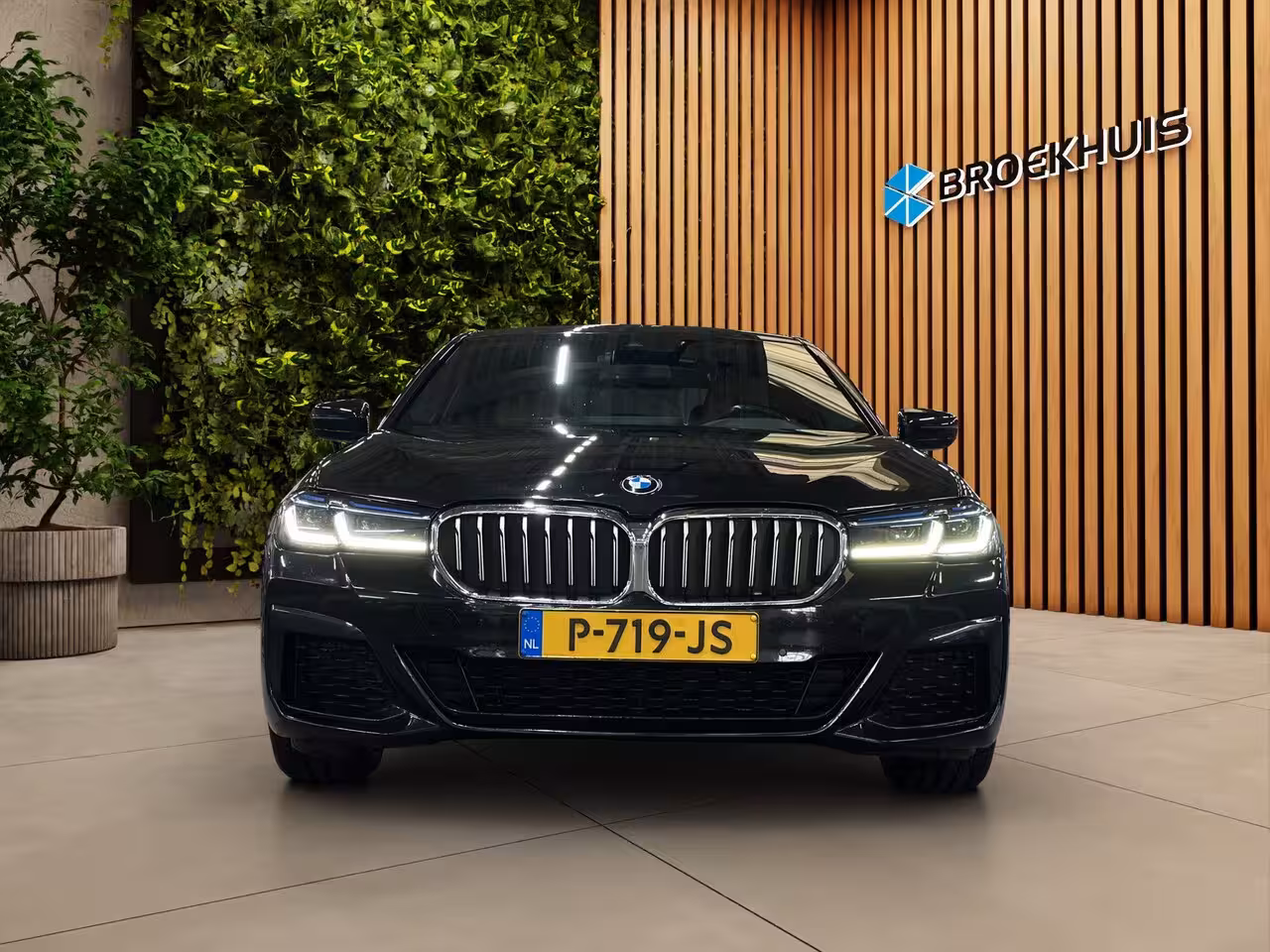 BMW 5-serie 530i Business Edition Plus | M-Pakket | Laser-LED | Camera | CarPlay | Sfeerverlichting |