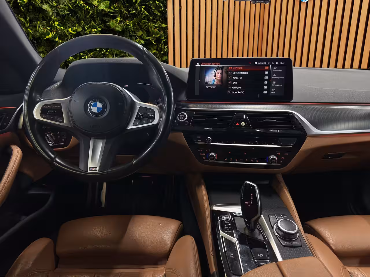 BMW 5-serie 530i Business Edition Plus | M-Pakket | Laser-LED | Camera | CarPlay | Sfeerverlichting |