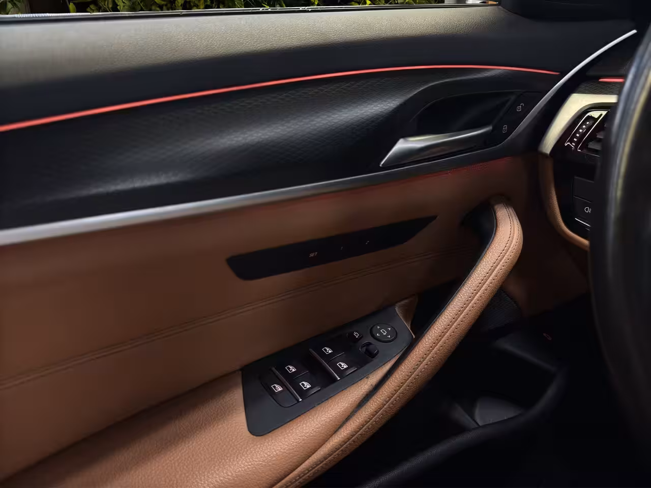 BMW 5-serie 530i Business Edition Plus | M-Pakket | Laser-LED | Camera | CarPlay | Sfeerverlichting |