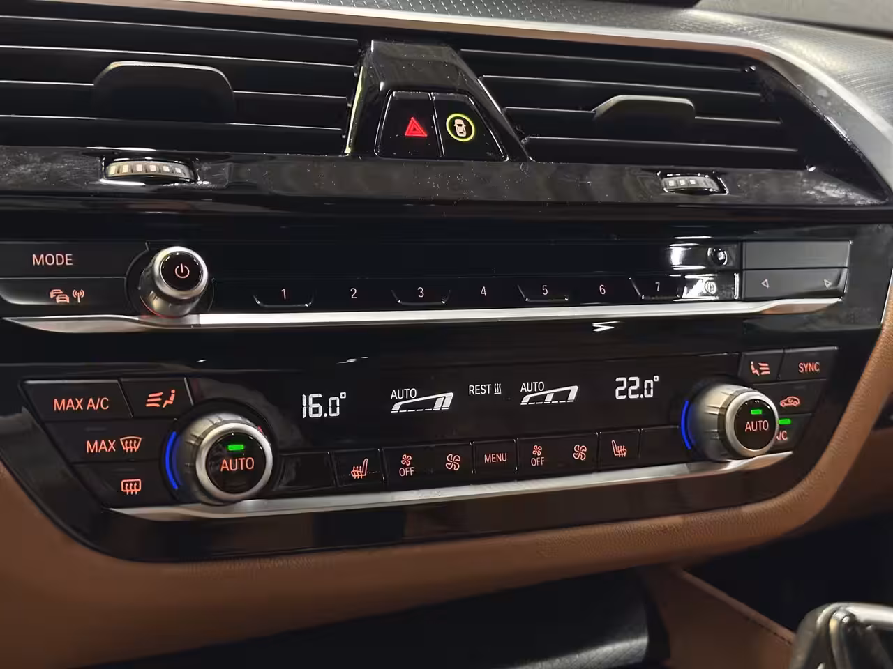 BMW 5-serie 530i Business Edition Plus | M-Pakket | Laser-LED | Camera | CarPlay | Sfeerverlichting |
