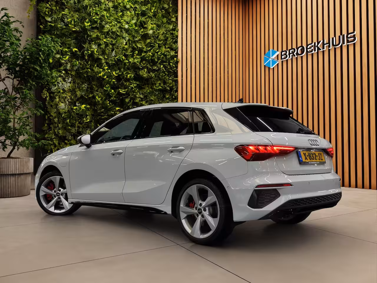 Audi A3 Sportback 45 TFSI e S edition Competition | Adaptive Cruise | Sfeerverlichting | Stoelverwarming | S