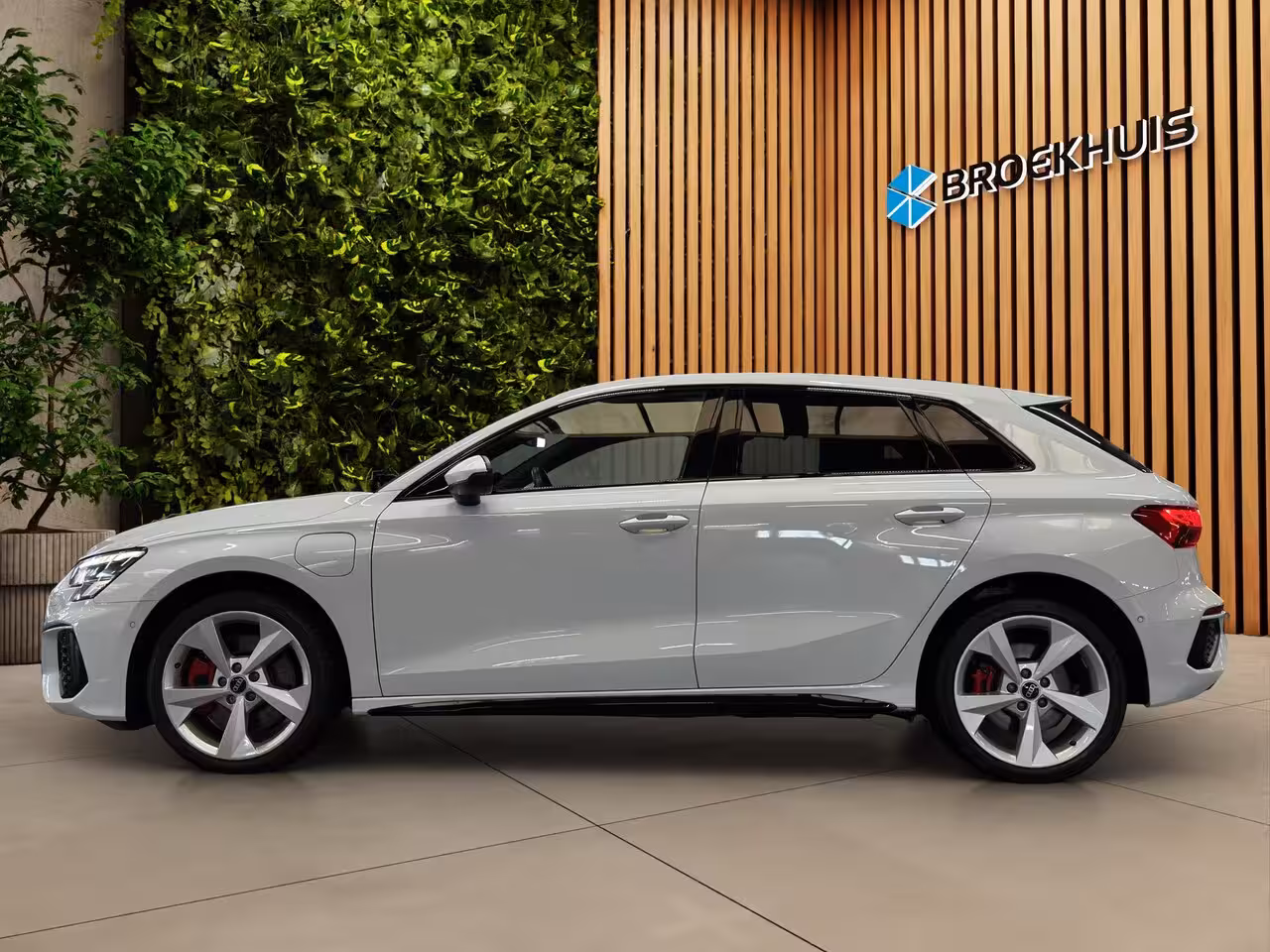 Audi A3 Sportback 45 TFSI e S edition Competition | Adaptive Cruise | Sfeerverlichting | Stoelverwarming | S