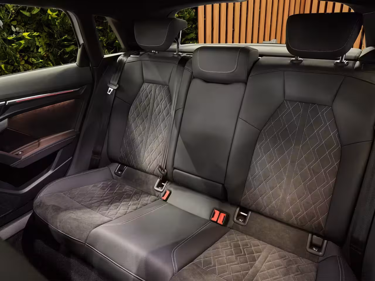 Audi A3 Sportback 45 TFSI e S edition Competition | Adaptive Cruise | Sfeerverlichting | Stoelverwarming | S