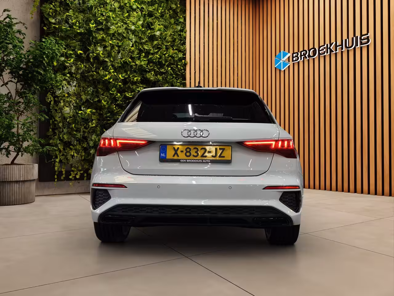Audi A3 Sportback 45 TFSI e S edition Competition | Adaptive Cruise | Sfeerverlichting | Stoelverwarming | S