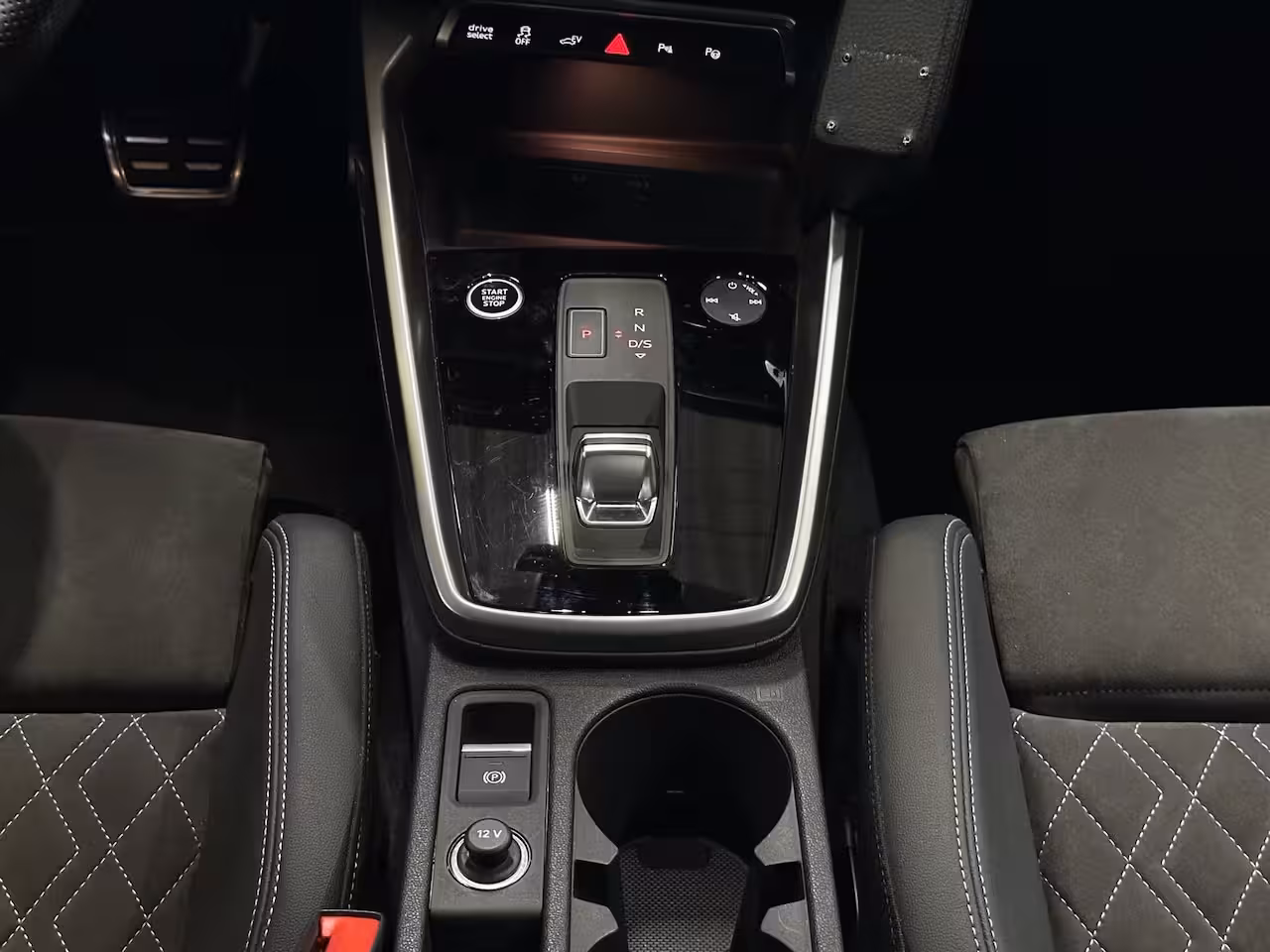 Audi A3 Sportback 45 TFSI e S edition Competition | Adaptive Cruise | Sfeerverlichting | Stoelverwarming | S