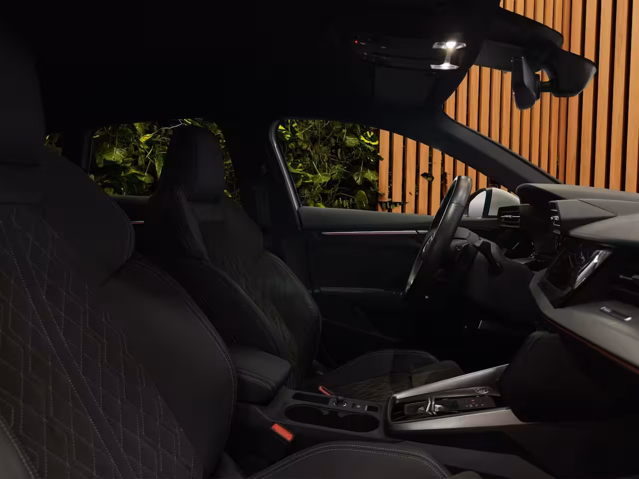 Audi A3 Sportback 45 TFSI e S edition Competition | Adaptive Cruise | Sfeerverlichting | Stoelverwarming | S