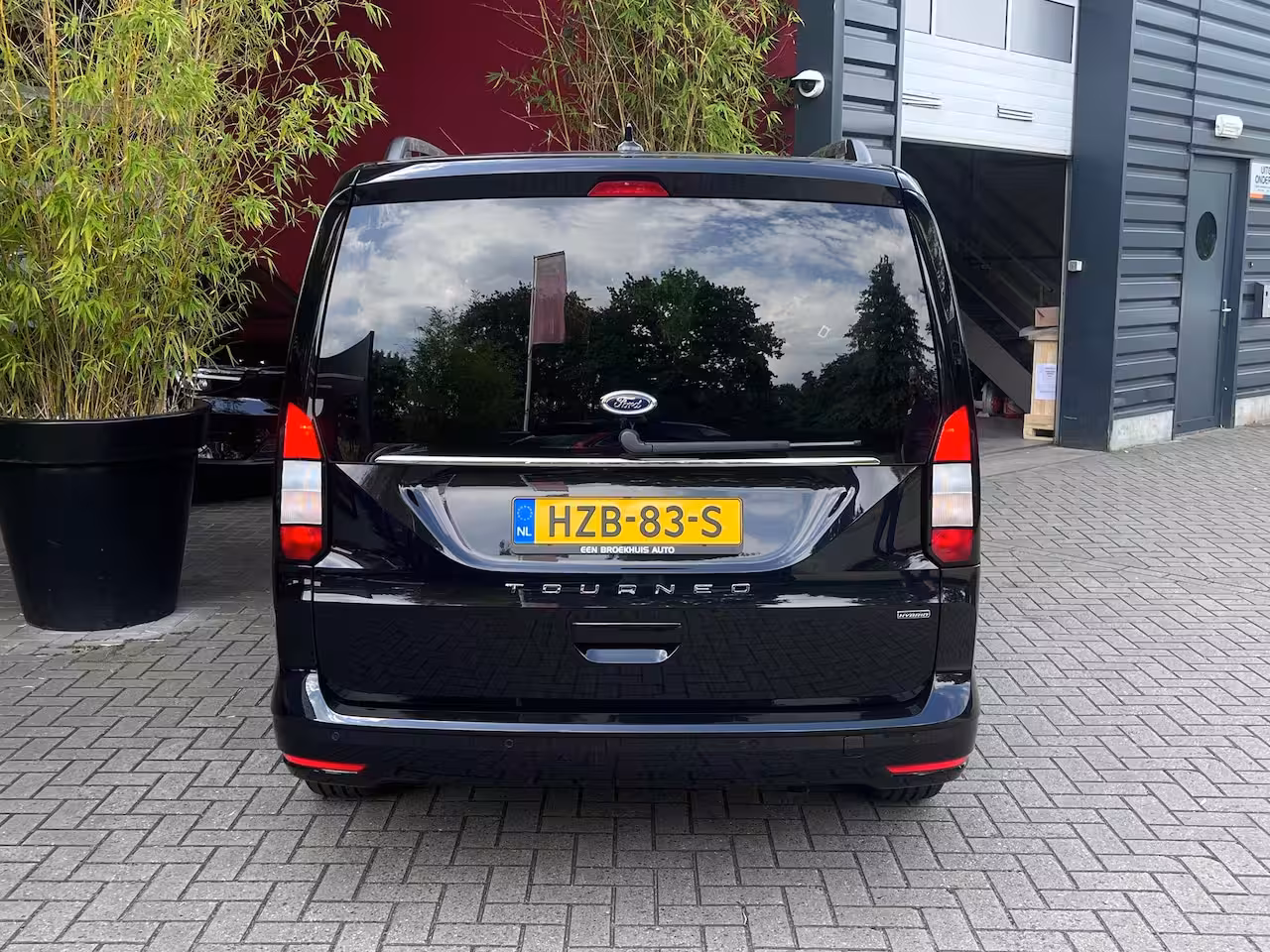 Ford Tourneo Connect 1.5 PHEV Titanium 7 Persoons | 100km Elektrisch Rijbereik | Camera | 1400kg Trekgewicht |