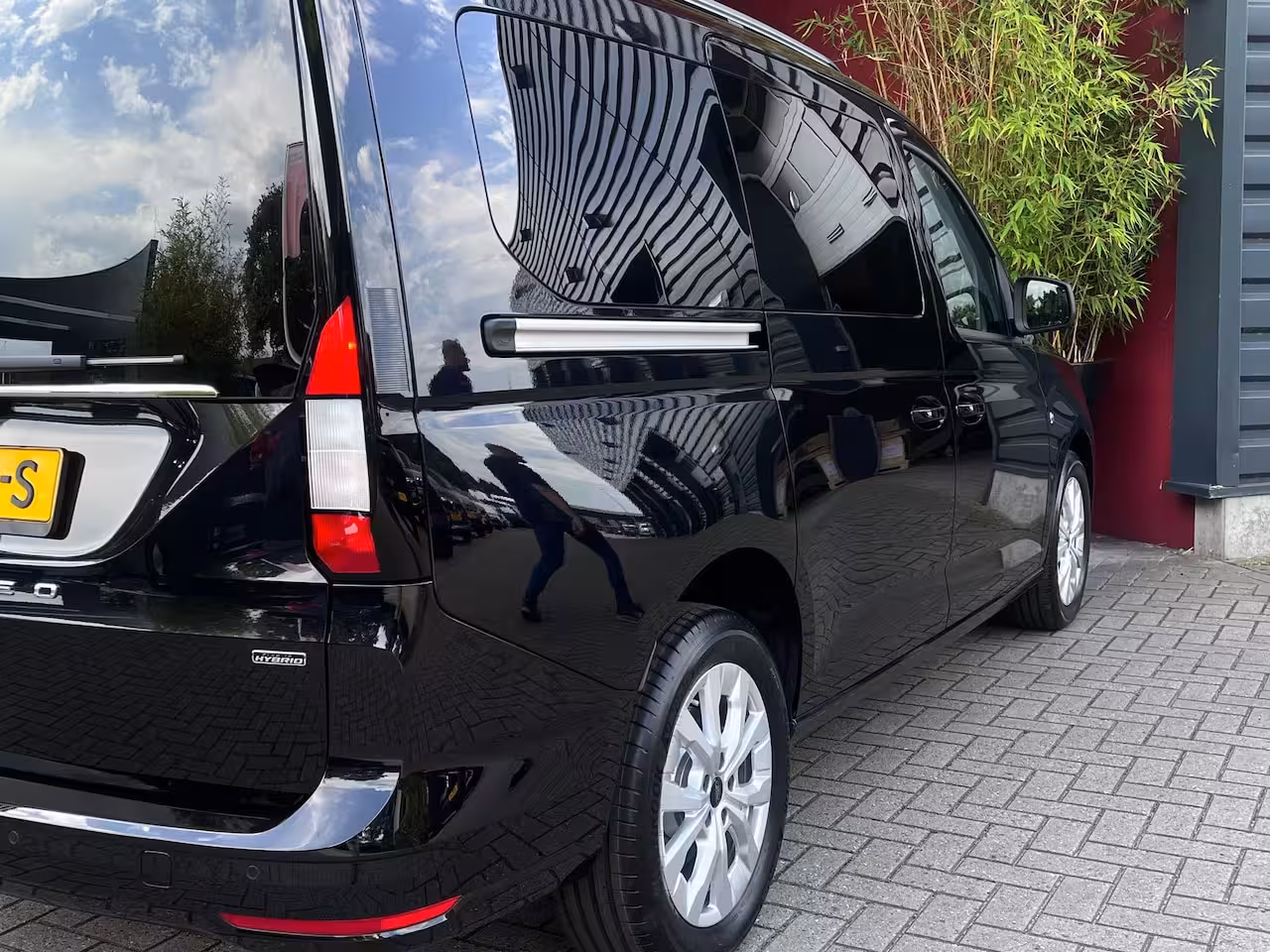 Ford Tourneo Connect 1.5 PHEV Titanium 7 Persoons | 100km Elektrisch Rijbereik | Camera | 1400kg Trekgewicht |