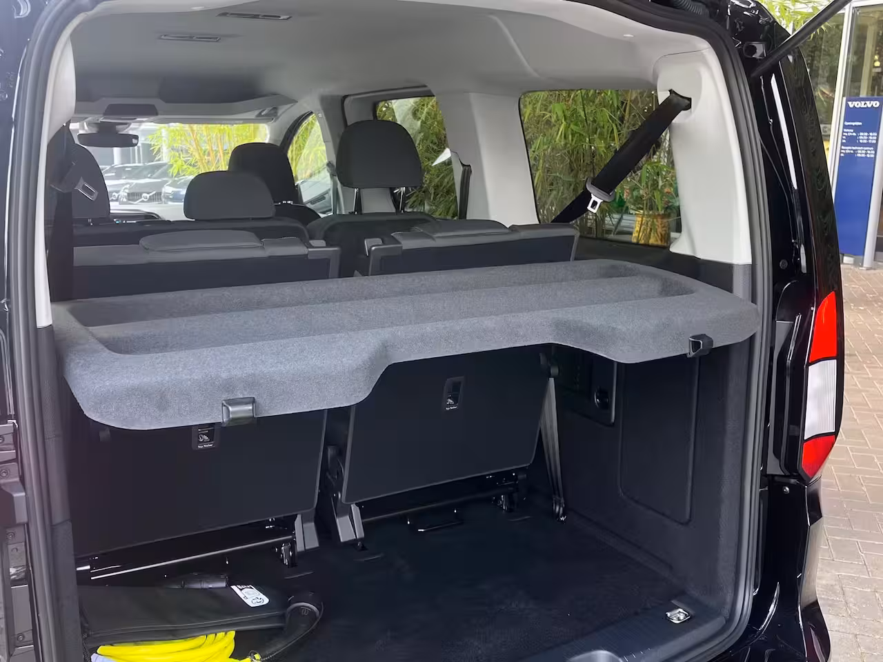 Ford Tourneo Connect 1.5 PHEV Titanium 7 Persoons | 100km Elektrisch Rijbereik | Camera | 1400kg Trekgewicht |