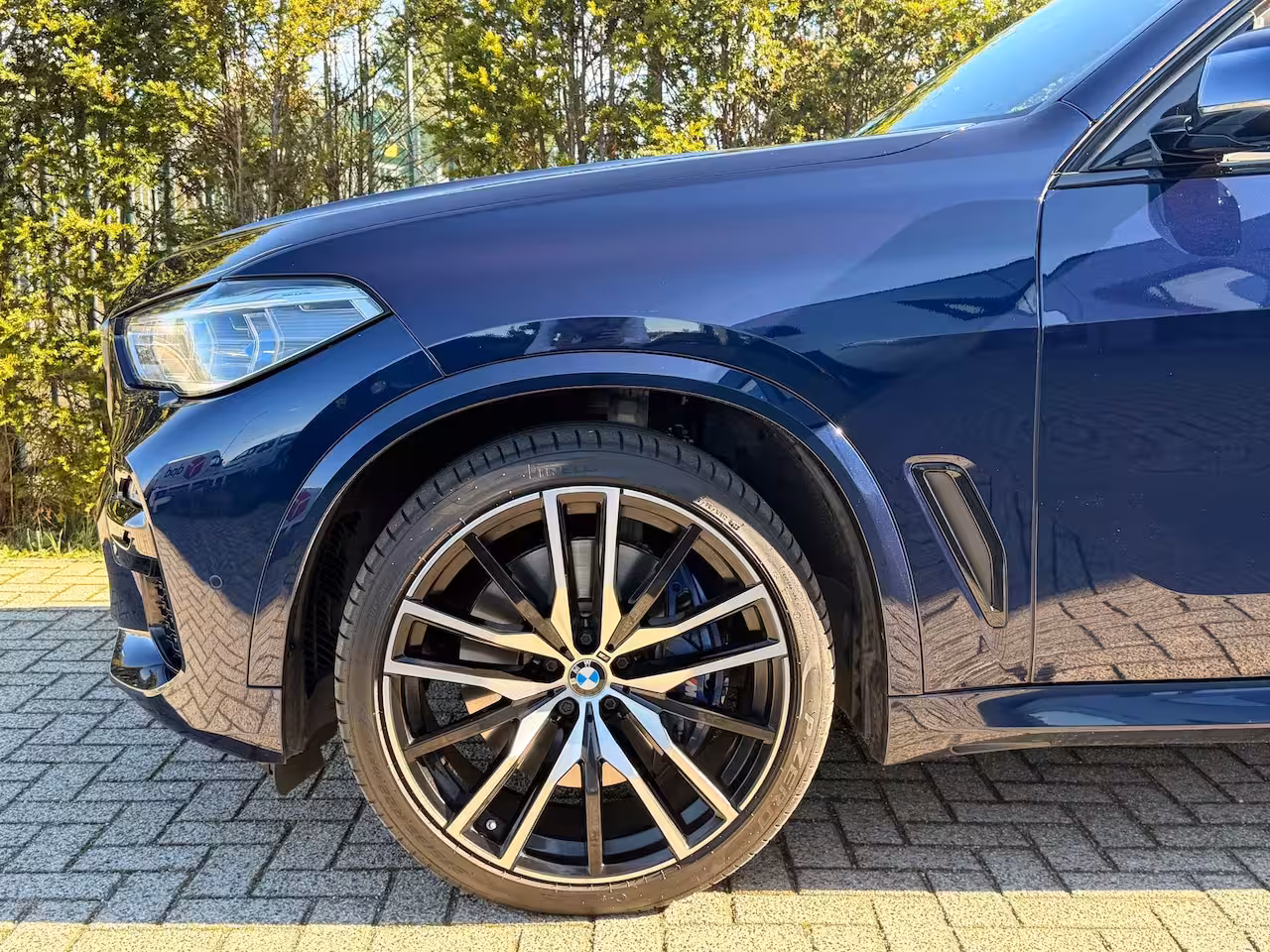 BMW X5 M50i High Executive 530PK | Adapt. Cruise | Softclose | 4-wielsturing | Skylounge | Trekha