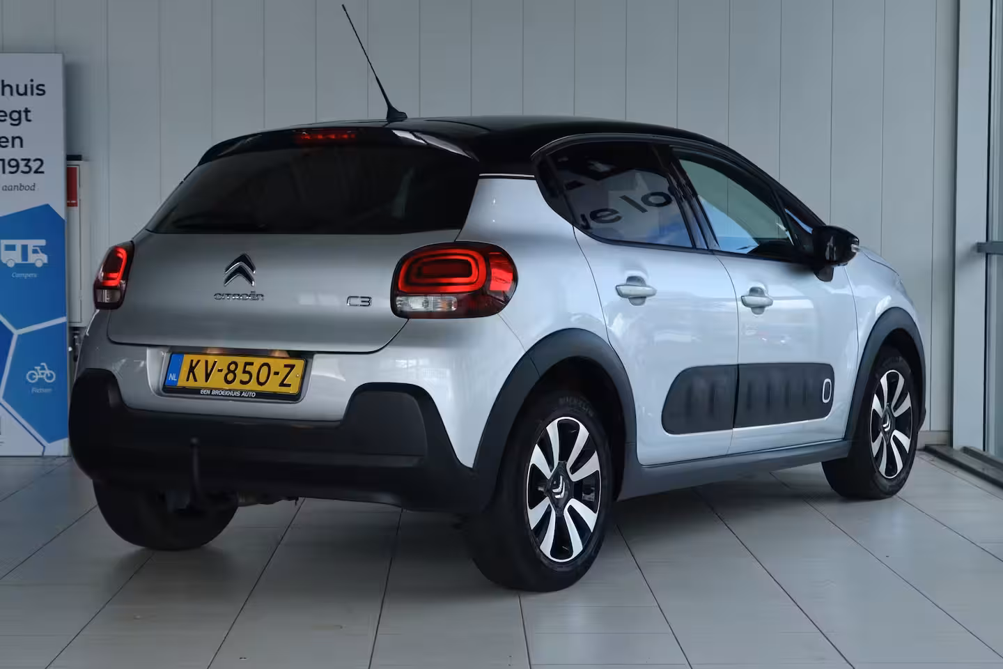Citroën C3 1.2 81PK Shine | Cruise Control | Trekhaak | Camera | Navigatie | Carplay | Climate | Geti
