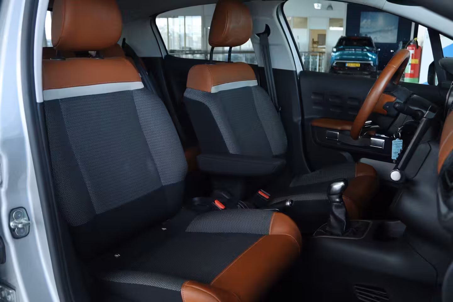 Citroën C3 1.2 81PK Shine | Cruise Control | Trekhaak | Camera | Navigatie | Carplay | Climate | Geti