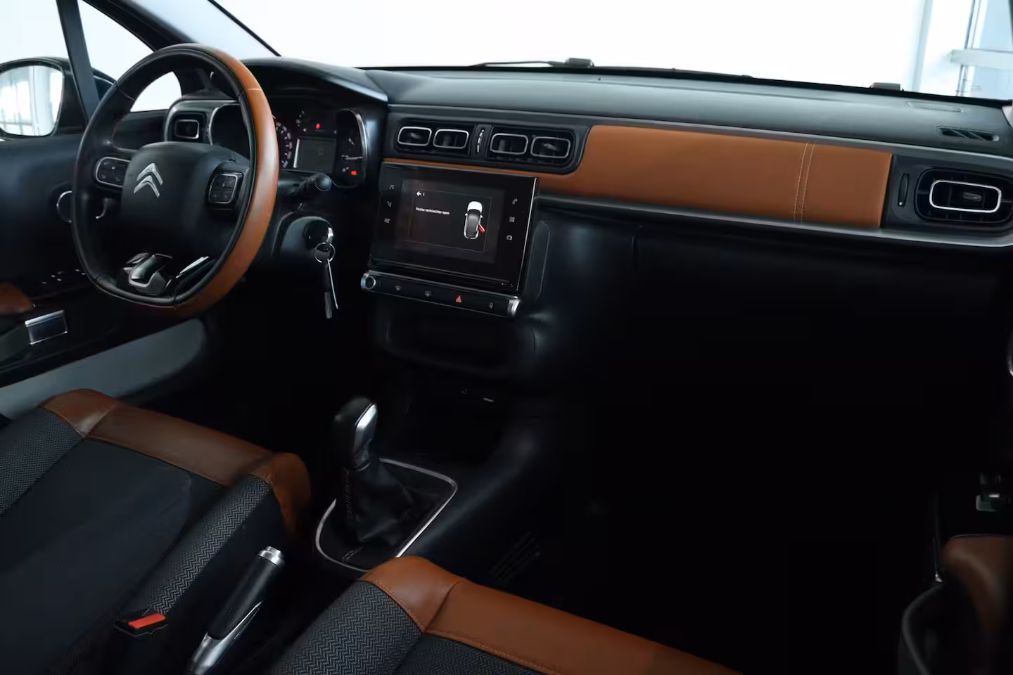 Citroën C3 1.2 81PK Shine | Cruise Control | Trekhaak | Camera | Navigatie | Carplay | Climate | Geti