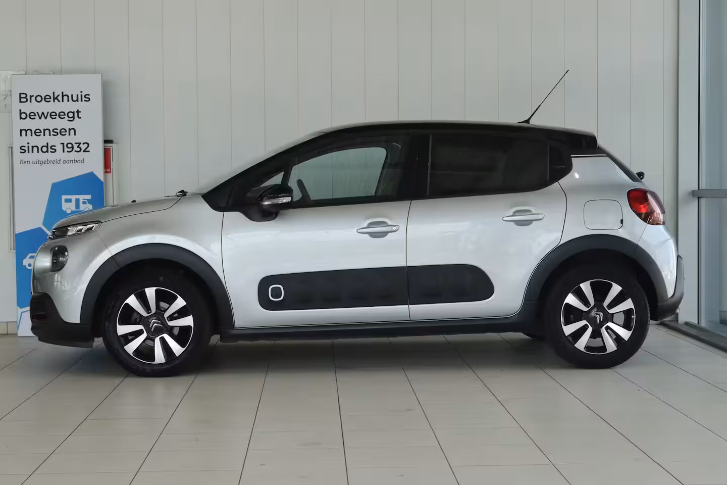 Citroën C3 1.2 81PK Shine | Cruise Control | Trekhaak | Camera | Navigatie | Carplay | Climate | Geti