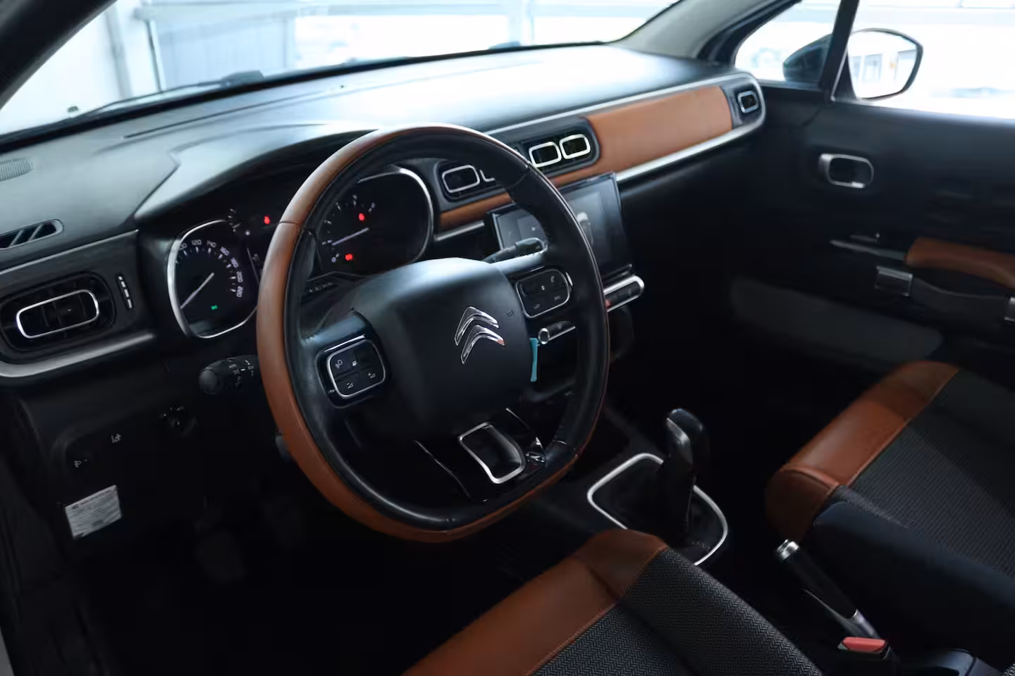 Citroën C3 1.2 81PK Shine | Cruise Control | Trekhaak | Camera | Navigatie | Carplay | Climate | Geti