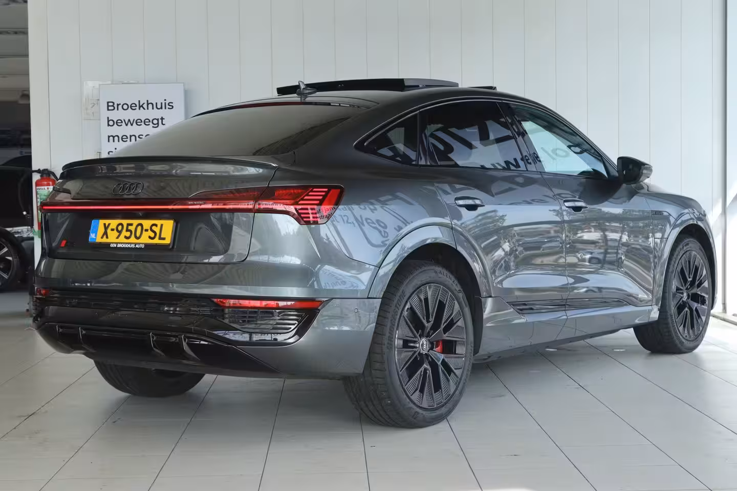 Audi Q8 Sportback e-tron 55 quattro S Edition Competition 115 kWh | SOH 94% | Adapt. Cruise | Schuifdak | Stoel+Stu