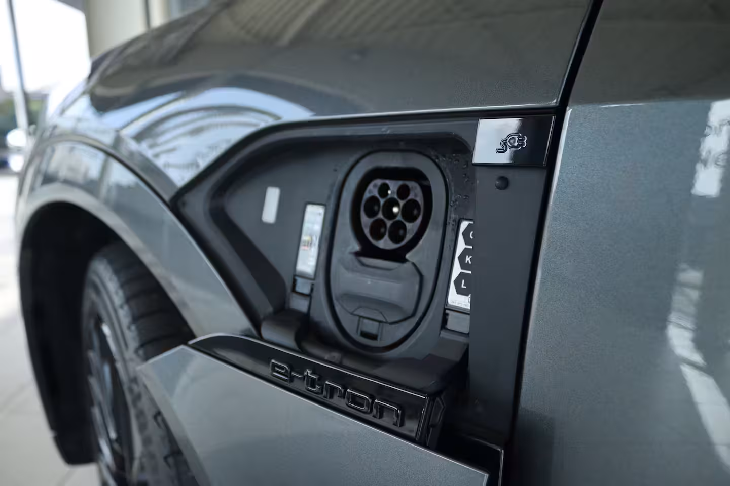 Audi Q8 Sportback e-tron 55 quattro S Edition Competition 115 kWh | SOH 94% | Adapt. Cruise | Schuifdak | Stoel+Stu