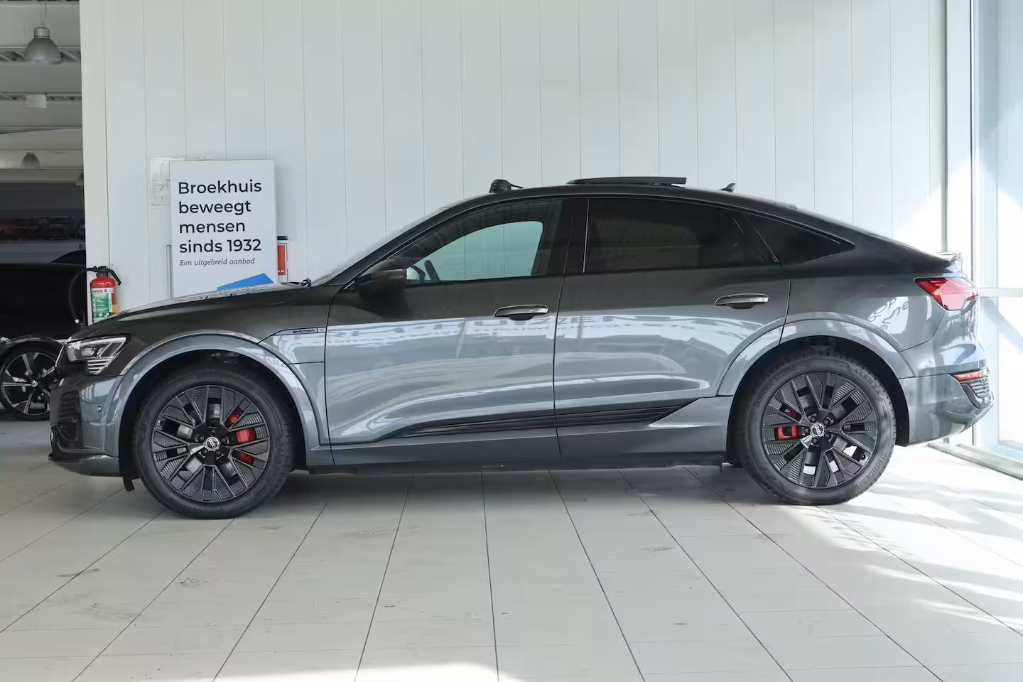 Audi Q8 Sportback e-tron 55 quattro S Edition Competition 115 kWh | SOH 94% | Adapt. Cruise | Schuifdak | Stoel+Stu