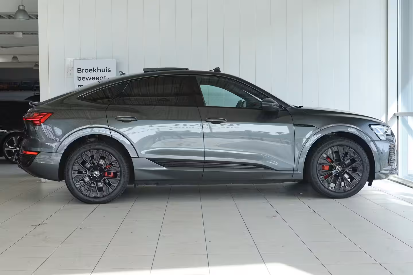 Audi Q8 Sportback e-tron 55 quattro S Edition Competition 115 kWh | SOH 94% | Adapt. Cruise | Schuifdak | Stoel+Stu