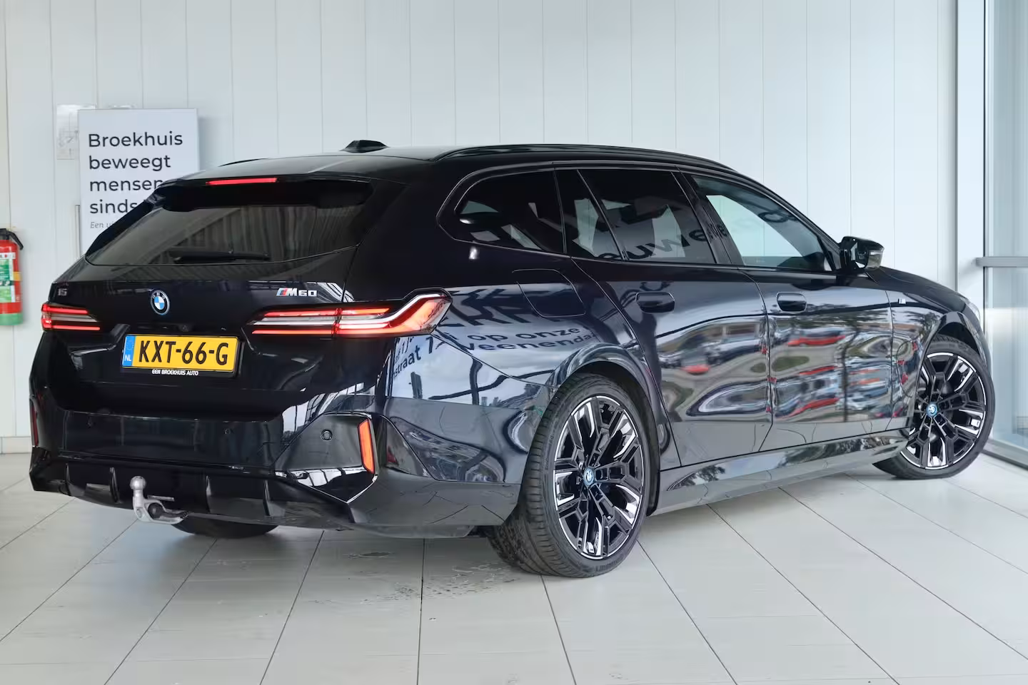 BMW i5 Touring M60 xDrive 84 kWh 601PK | SOH 97% | 4-Wielsturing | Harman & Kardon | Trekhaak | Stoelverw