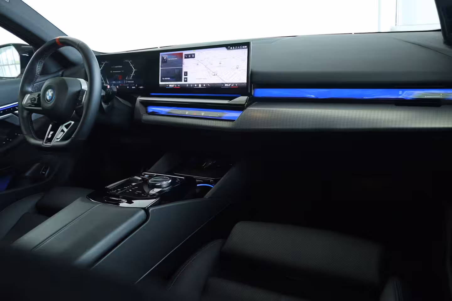 BMW i5 Touring M60 xDrive 84 kWh 601PK | SOH 97% | 4-Wielsturing | Harman & Kardon | Trekhaak | Stoelverw