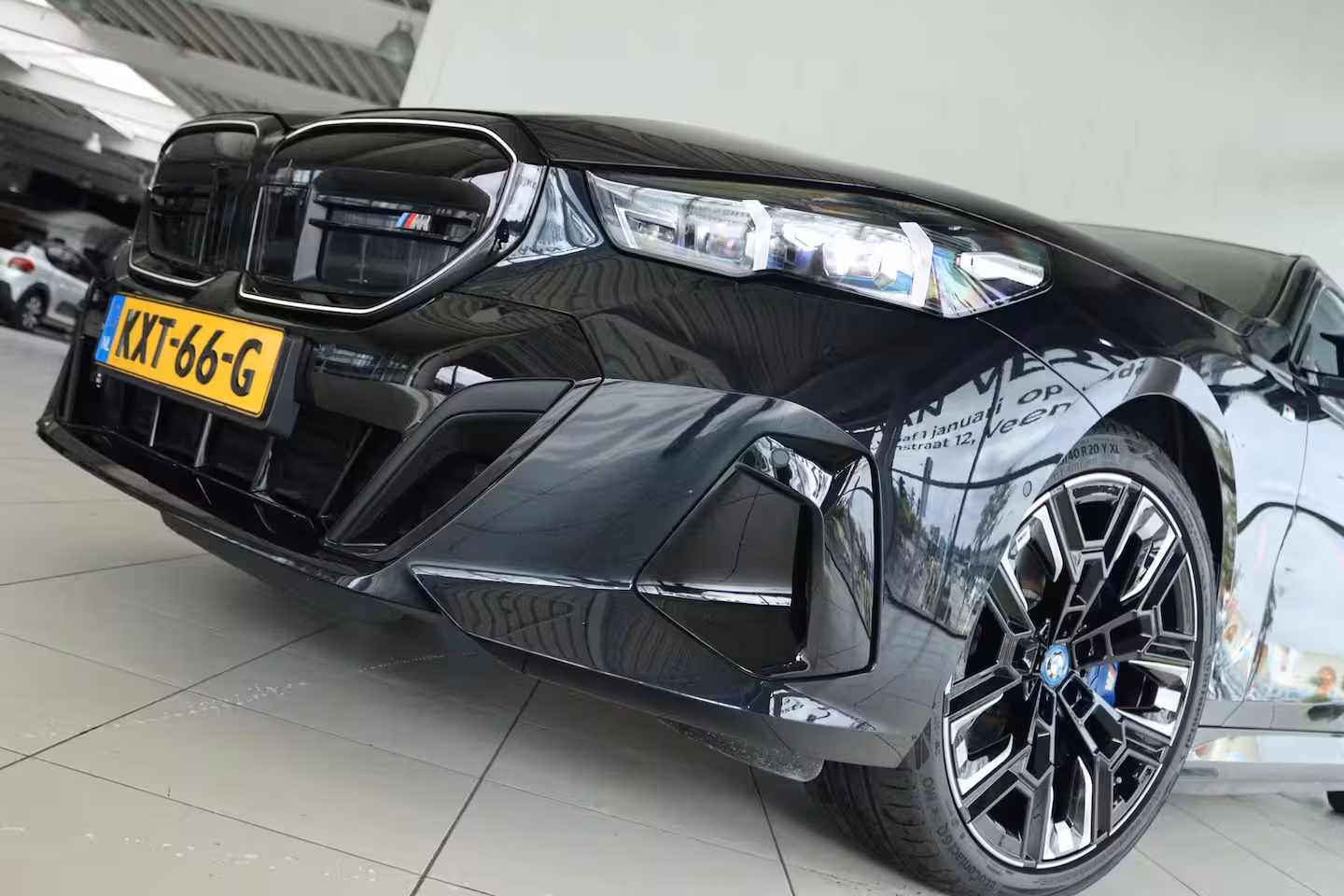 BMW i5 Touring M60 xDrive 84 kWh 601PK | SOH 97% | 4-Wielsturing | Harman & Kardon | Trekhaak | Stoelverw