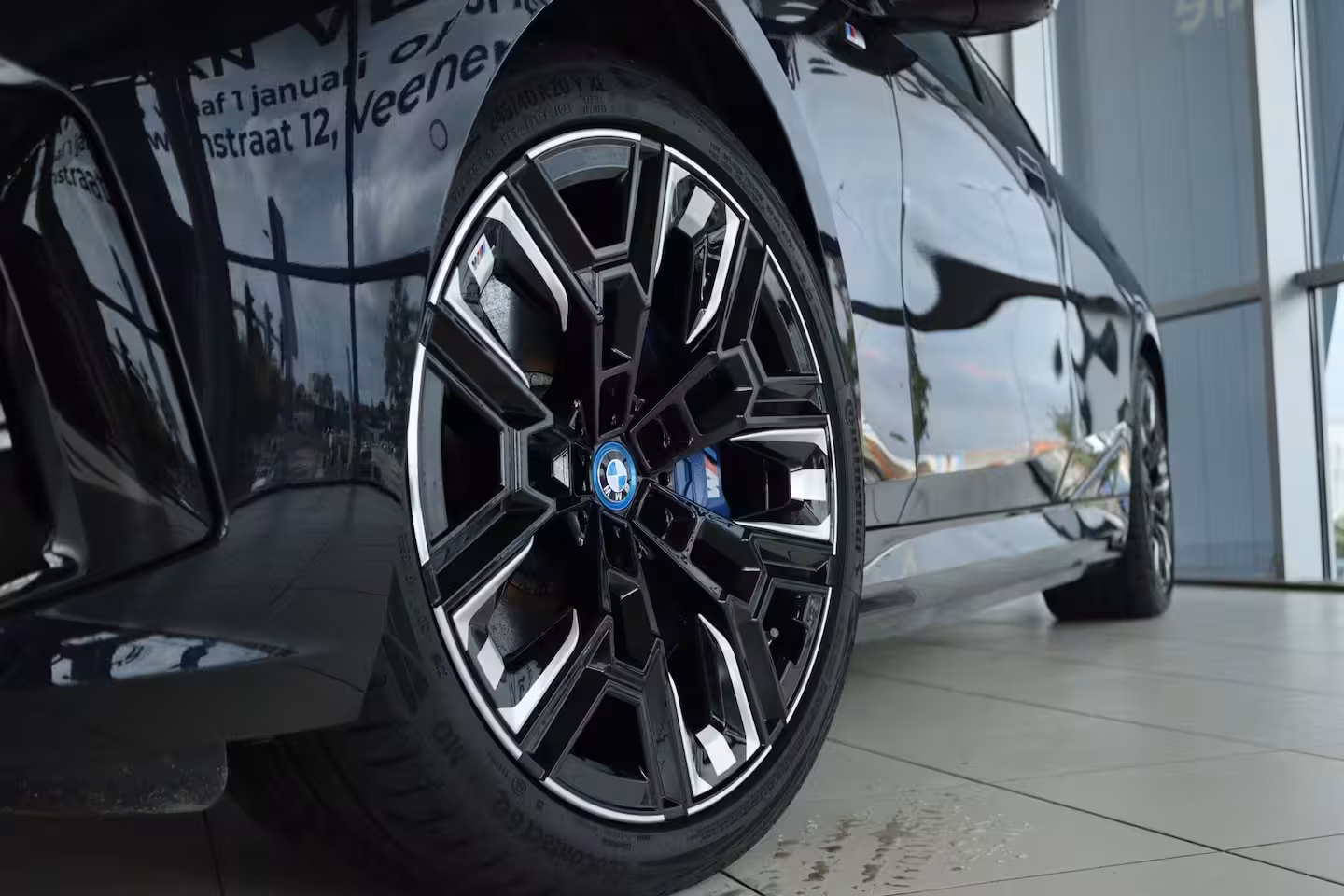 BMW i5 Touring M60 xDrive 84 kWh 601PK | SOH 97% | 4-Wielsturing | Harman & Kardon | Trekhaak | Stoelverw