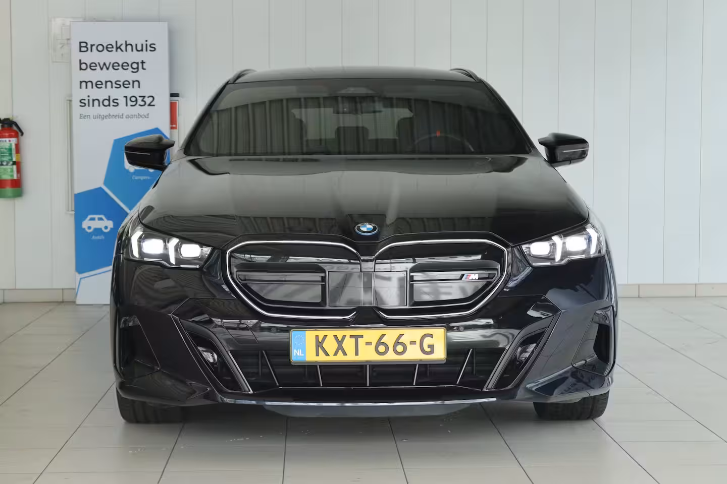 BMW i5 Touring M60 xDrive 84 kWh 601PK | SOH 97% | 4-Wielsturing | Harman & Kardon | Trekhaak | Stoelverw