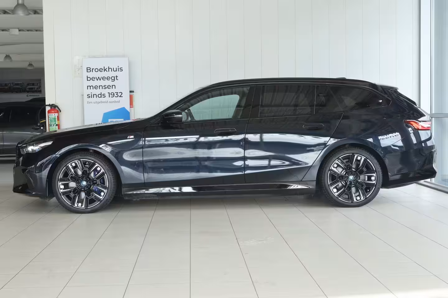 BMW i5 Touring M60 xDrive 84 kWh 601PK | SOH 97% | 4-Wielsturing | Harman & Kardon | Trekhaak | Stoelverw