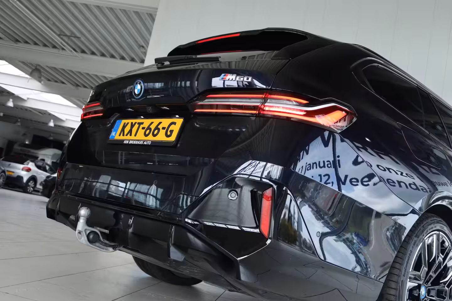 BMW i5 Touring M60 xDrive 84 kWh 601PK | SOH 97% | 4-Wielsturing | Harman & Kardon | Trekhaak | Stoelverw
