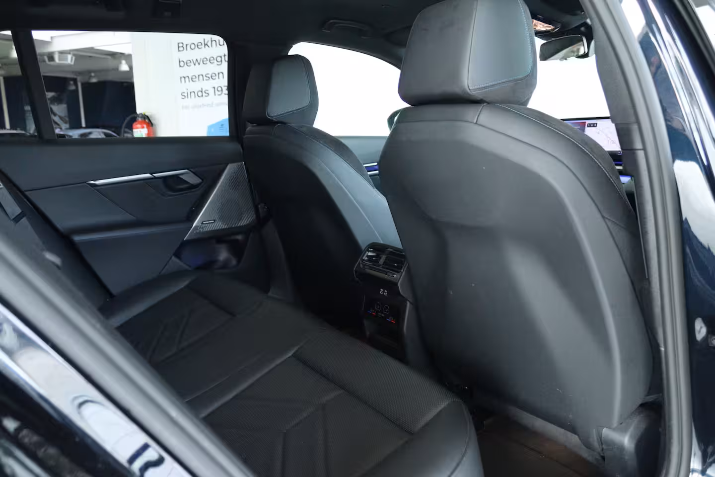 BMW i5 Touring M60 xDrive 84 kWh 601PK | SOH 97% | 4-Wielsturing | Harman & Kardon | Trekhaak | Stoelverw