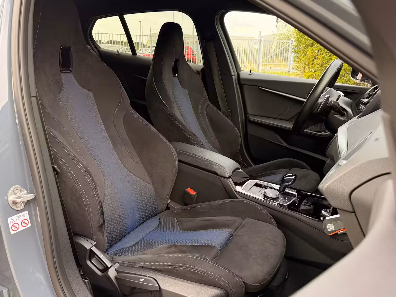 BMW 1-serie M135i xDrive Executive | Cruise Control | Kuipstoelen | Stoelverwarming | HiFi Audio | Car