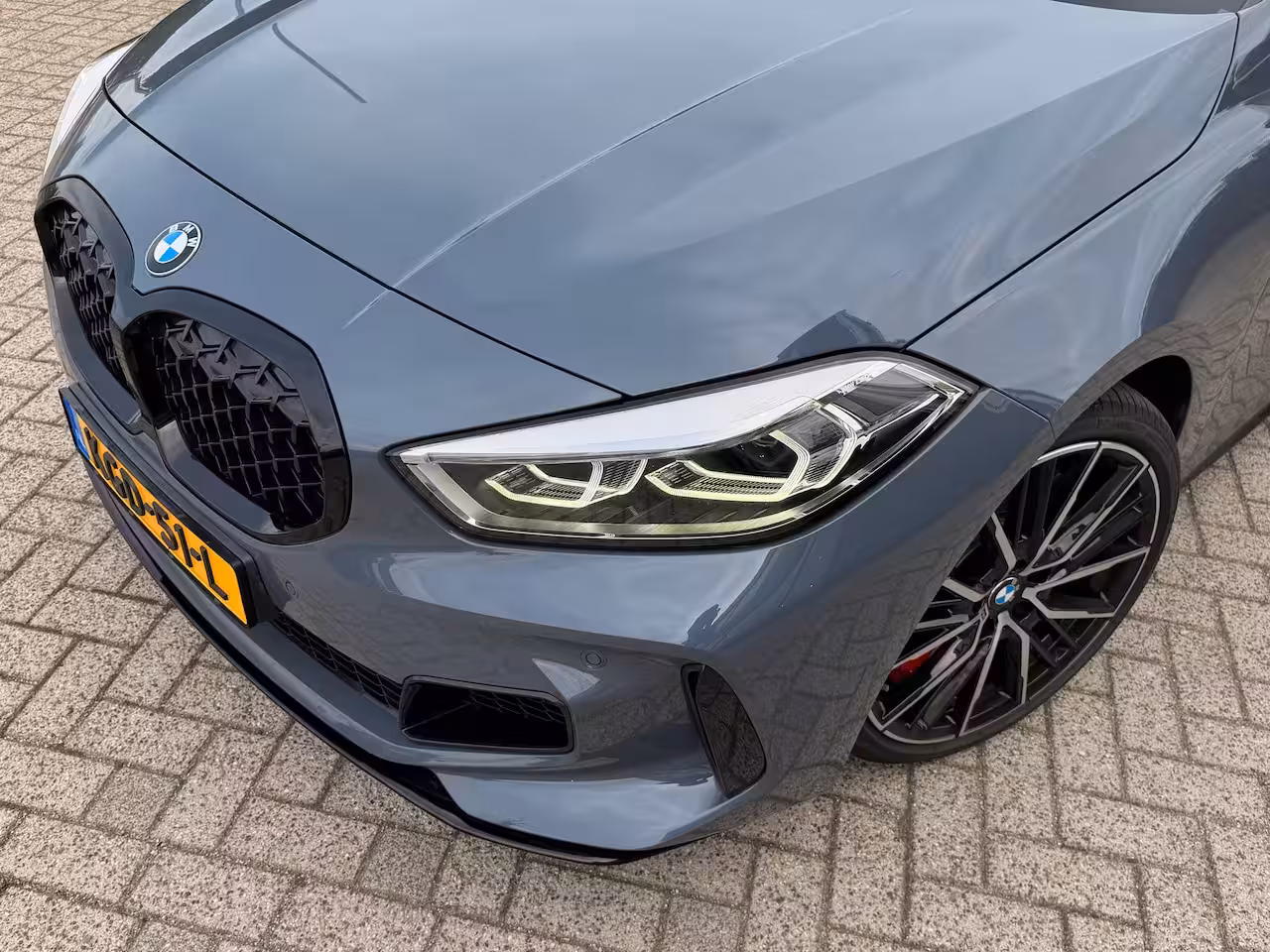 BMW 1-serie M135i xDrive Executive | Cruise Control | Kuipstoelen | Stoelverwarming | HiFi Audio | Car