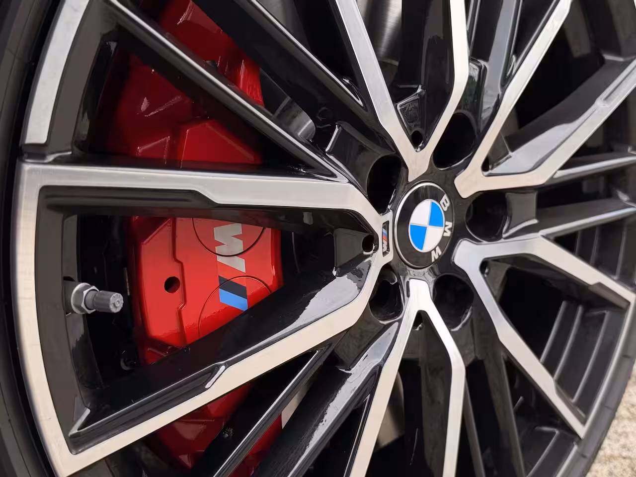 BMW 1-serie M135i xDrive Executive | Cruise Control | Kuipstoelen | Stoelverwarming | HiFi Audio | Car