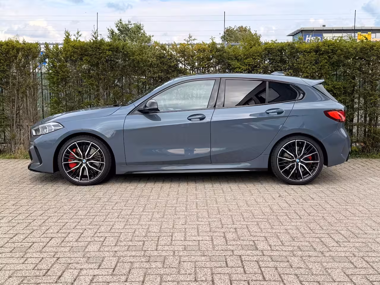 BMW 1-serie M135i xDrive Executive | Cruise Control | Kuipstoelen | Stoelverwarming | HiFi Audio | Car