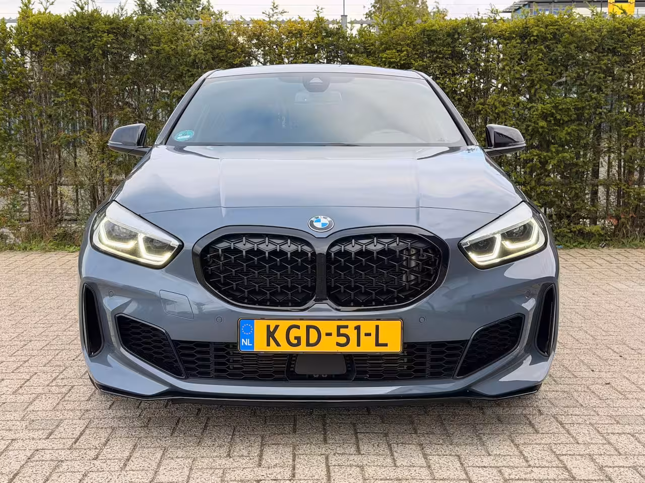 BMW 1-serie M135i xDrive Executive | Cruise Control | Kuipstoelen | Stoelverwarming | HiFi Audio | Car