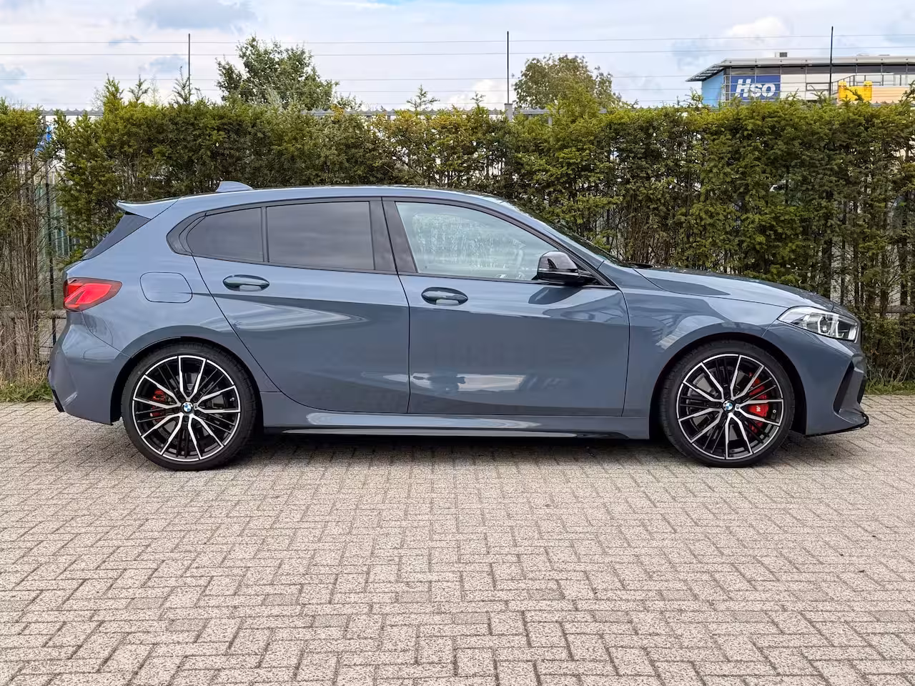 BMW 1-serie M135i xDrive Executive | Cruise Control | Kuipstoelen | Stoelverwarming | HiFi Audio | Car