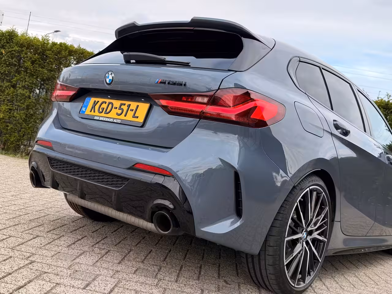BMW 1-serie M135i xDrive Executive | Cruise Control | Kuipstoelen | Stoelverwarming | HiFi Audio | Car