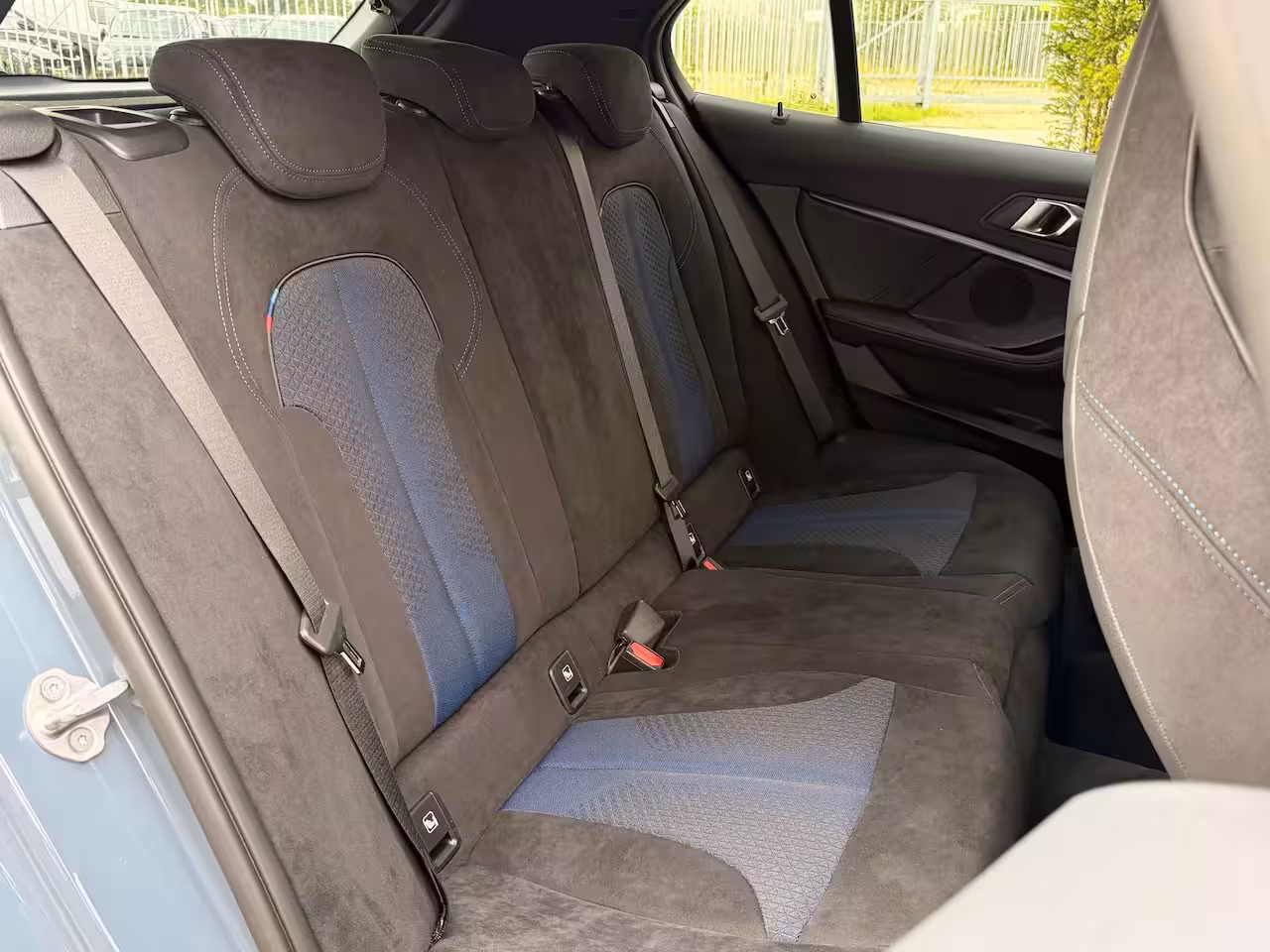 BMW 1-serie M135i xDrive Executive | Cruise Control | Kuipstoelen | Stoelverwarming | HiFi Audio | Car