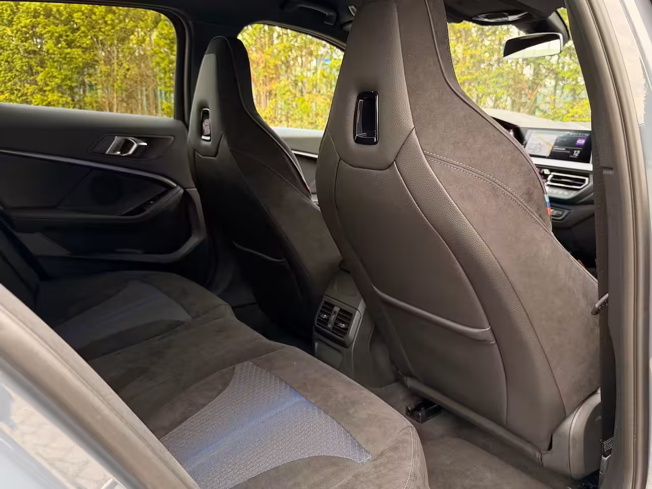 BMW 1-serie M135i xDrive Executive | Cruise Control | Kuipstoelen | Stoelverwarming | HiFi Audio | Car