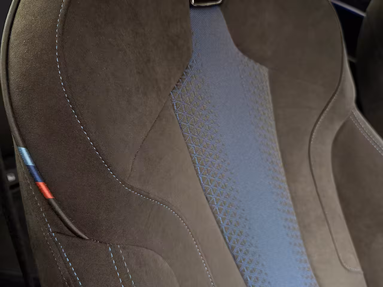 BMW 1-serie M135i xDrive Executive | Cruise Control | Kuipstoelen | Stoelverwarming | HiFi Audio | Car