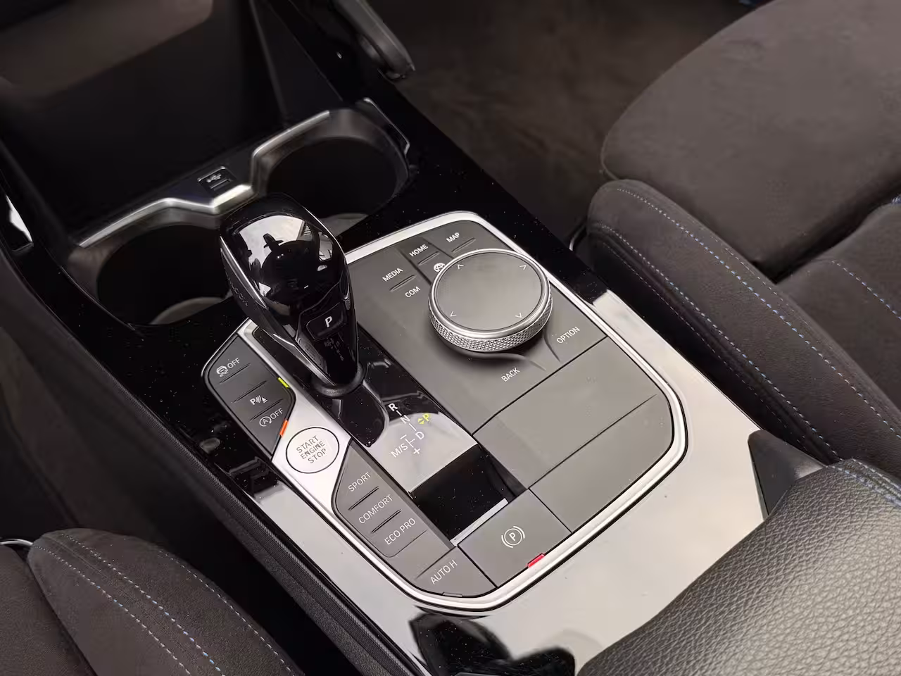 BMW 1-serie M135i xDrive Executive | Cruise Control | Kuipstoelen | Stoelverwarming | HiFi Audio | Car