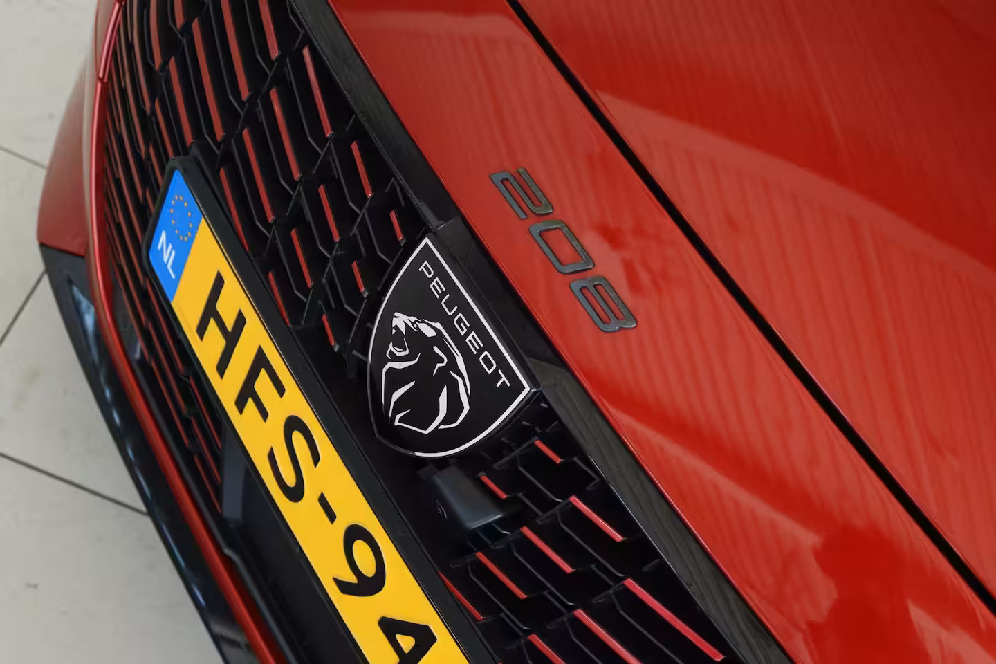 Peugeot 208 1.2 Hybrid 145 e-DCS6 GT | NL-Auto | Adapt. Cruise| 360 Camera | Keyless | Carplay | Navi