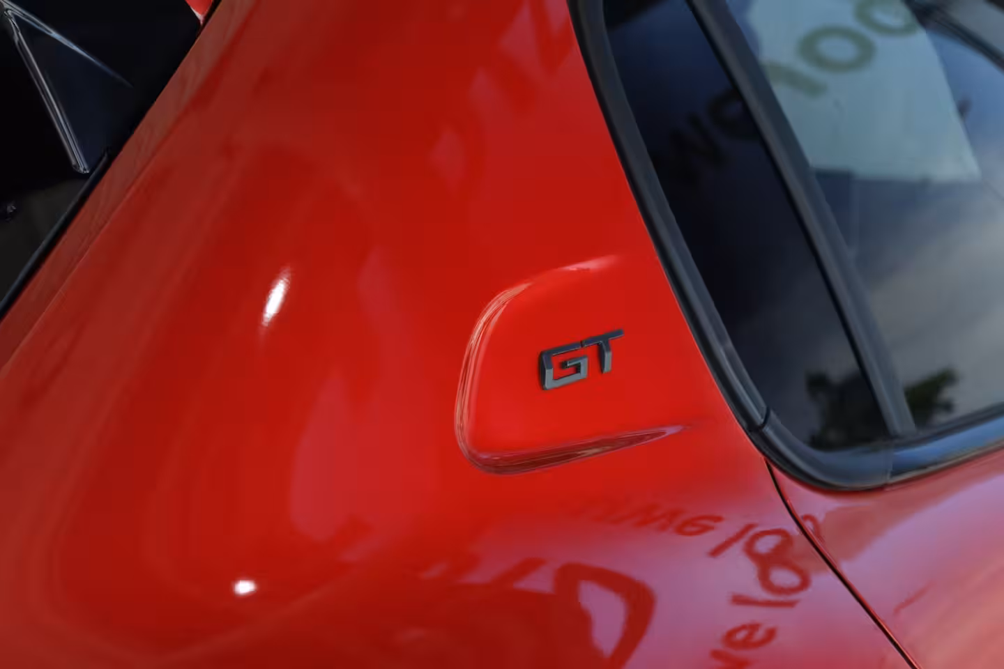 Peugeot 208 1.2 Hybrid 145 e-DCS6 GT | NL-Auto | Adapt. Cruise| 360 Camera | Keyless | Carplay | Navi