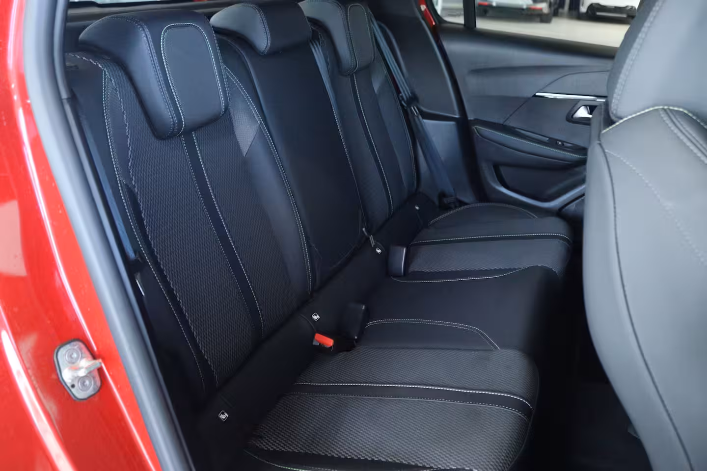 Peugeot 208 1.2 Hybrid 145 e-DCS6 GT | NL-Auto | Adapt. Cruise| 360 Camera | Keyless | Carplay | Navi