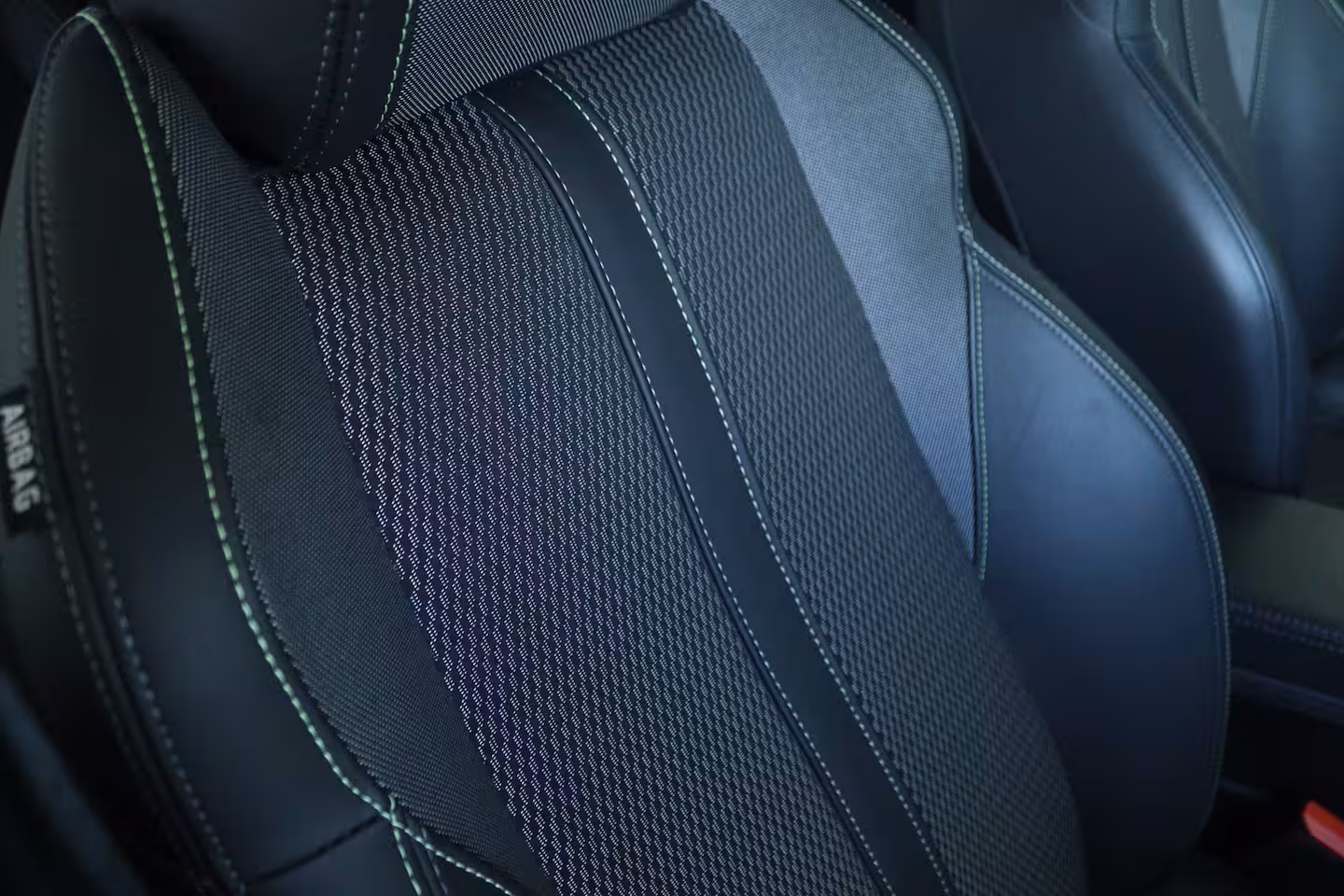 Peugeot 208 1.2 Hybrid 145 e-DCS6 GT | NL-Auto | Adapt. Cruise| 360 Camera | Keyless | Carplay | Navi