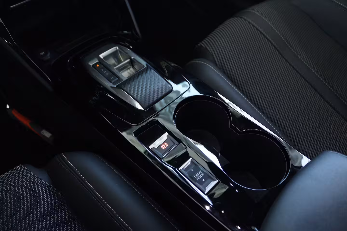Peugeot 208 1.2 Hybrid 145 e-DCS6 GT | NL-Auto | Adapt. Cruise| 360 Camera | Keyless | Carplay | Navi